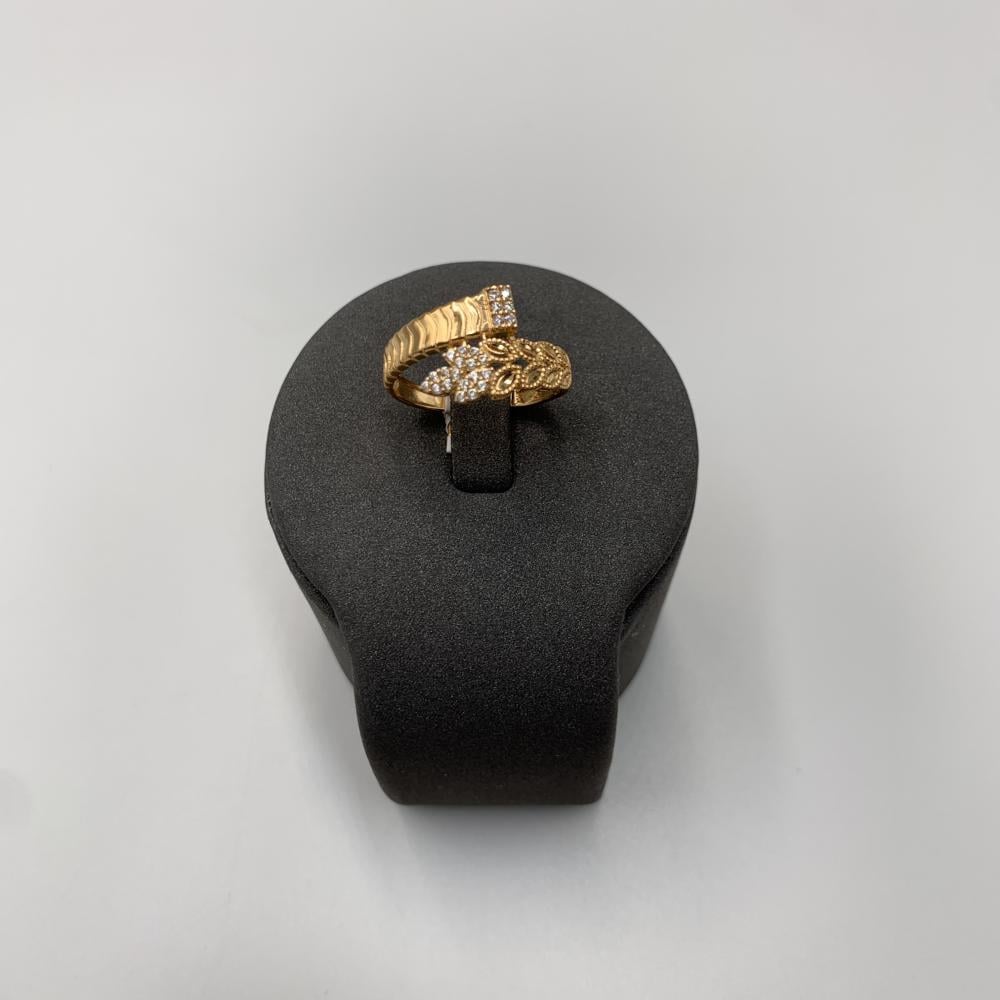 خاتم ذهب بحريني عيار 21 بتصميم ورقة مرصعة – الوزن 2.53 جرام