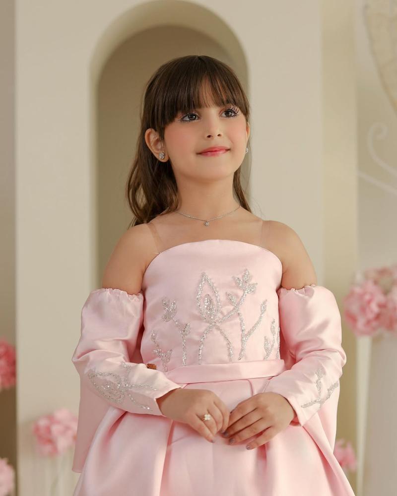 فساتين الأطفال الفاخرة بتصاميم عصرية متجر عساف