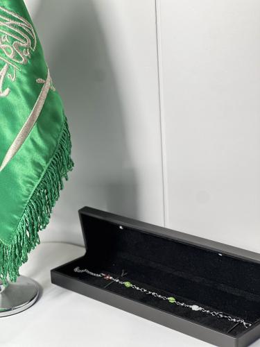 سوار مرصع باحجار الكوارتز الطبيعي الملونه.