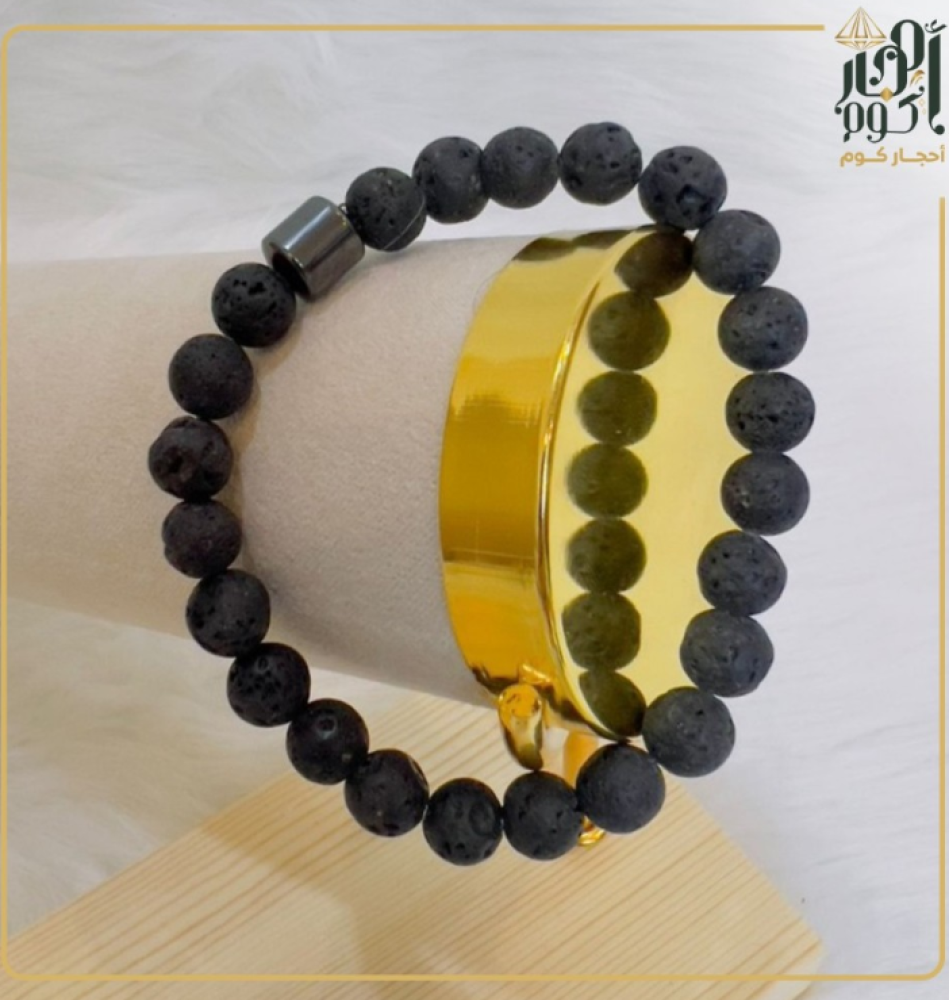 أساور مرصعة بالأحجار الكريمة