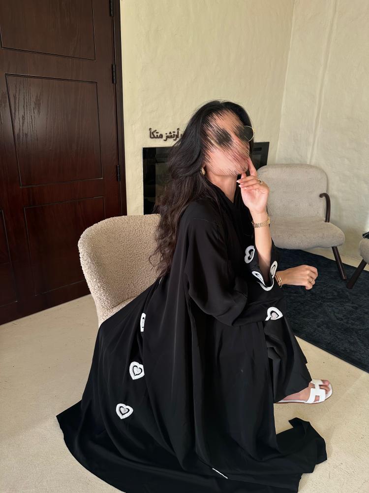 عباية تطريز قلوب يدوي