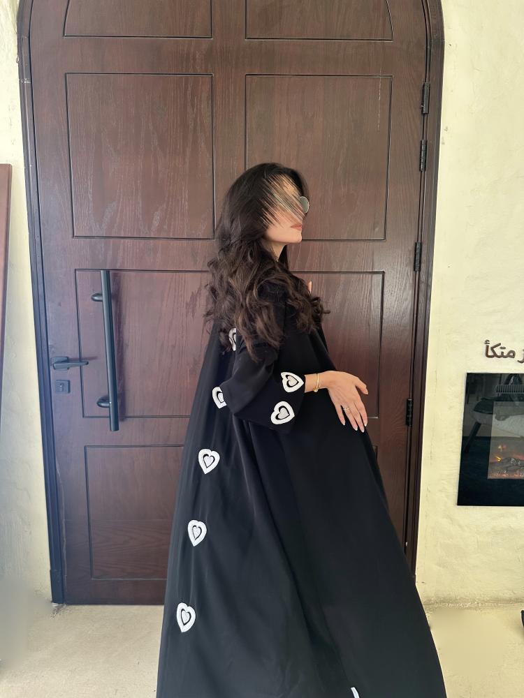 عبايه مطرزه