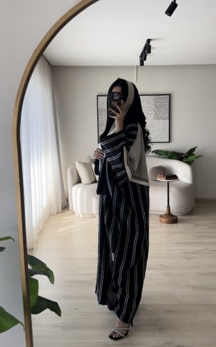 Striped abaya