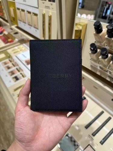 محفظة Burberry الأصلية