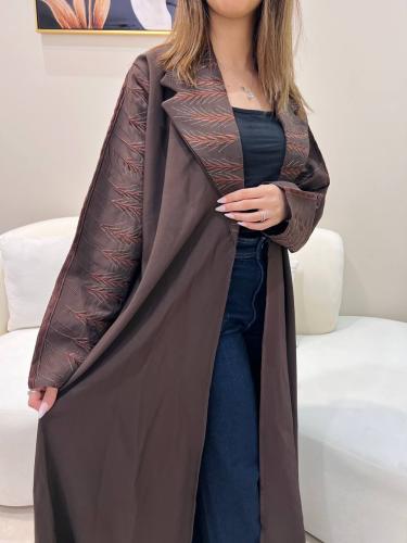 قصة بليزر مع التطريز من الامام