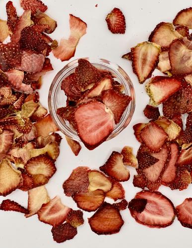 فراولة مجففة Dried strawberries