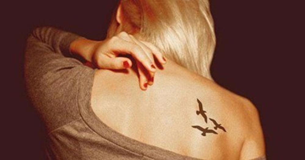 كيفية إزالة التاتو المؤقت بسرعة وبطريقة آمنة في المنزل