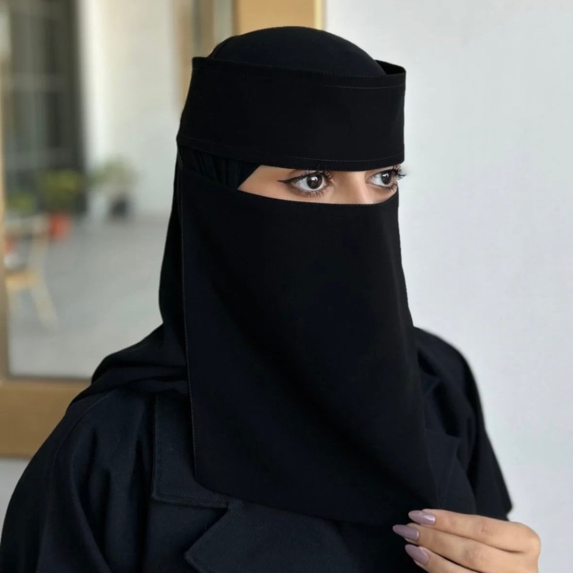 ثلاث نقاب عادي وسط ربط