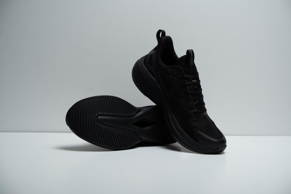 كوتشي اسود ساده