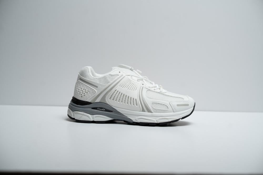 كوتشي ابيض سبورت