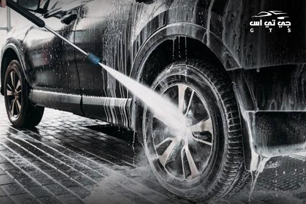 إزالة عصارة الأشجار من على السيارة