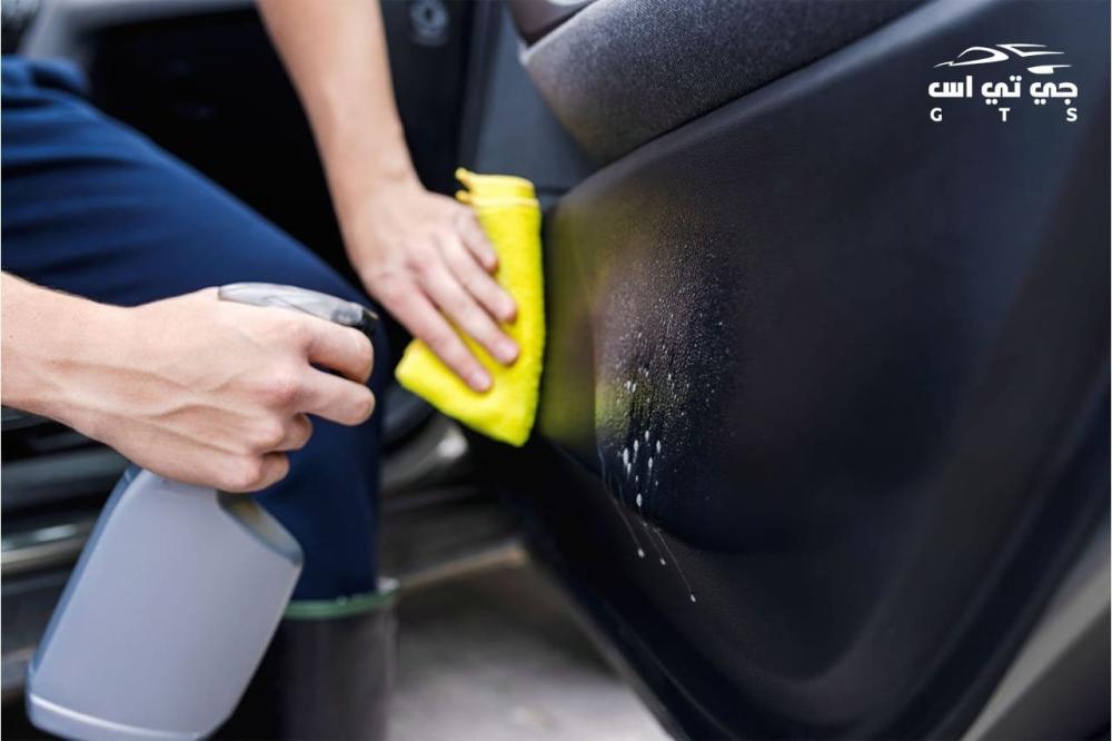 أدوات تنظيف السيارة من الداخل