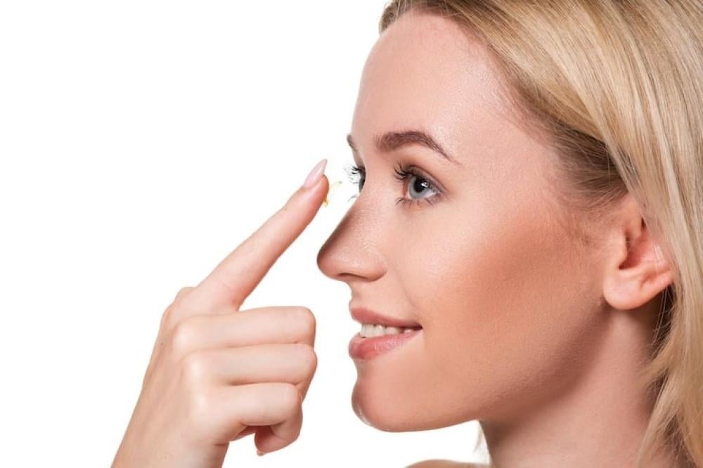 كيف تختارين لون العدسات المناسب؟