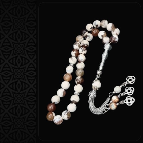 سبحة فاخرة من أحجار كريمة