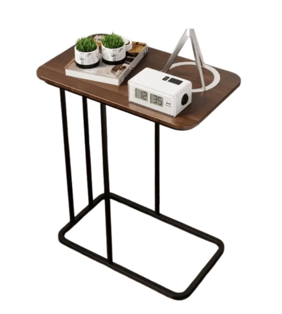 طاولة جانبية مستطيلة بلون خشبي دافئ عملية للمجالس والمساحات الصغيرة