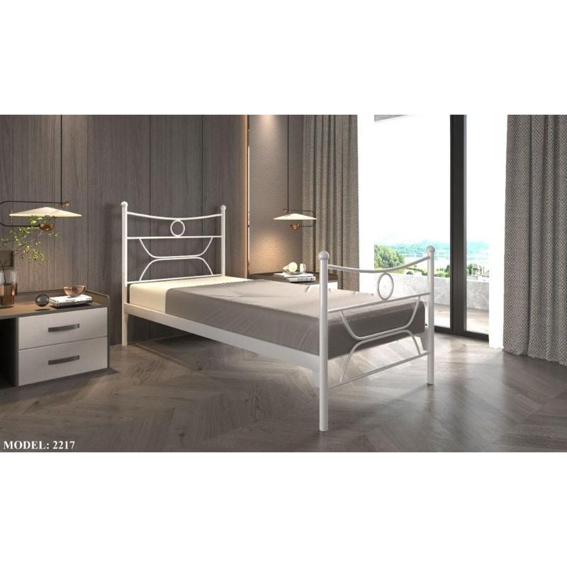 سرير من المعدن نفر