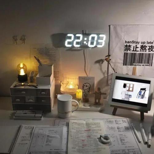 ساعة رقمية LED ثلاثية الأبعاد