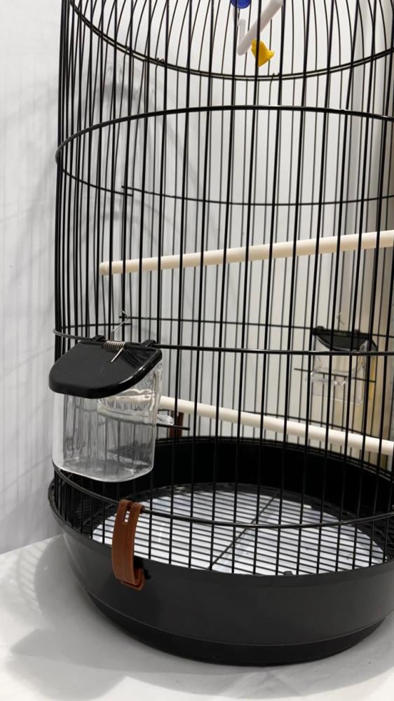 قفص كبير للطيور