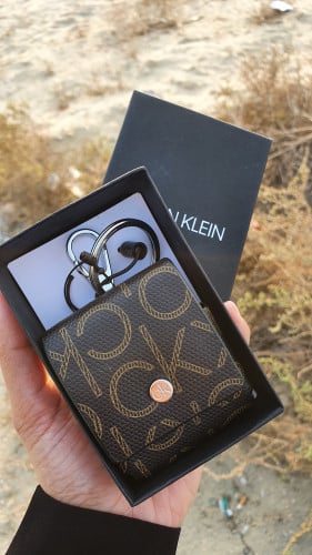 محفظة سماعات كالفن كلاين