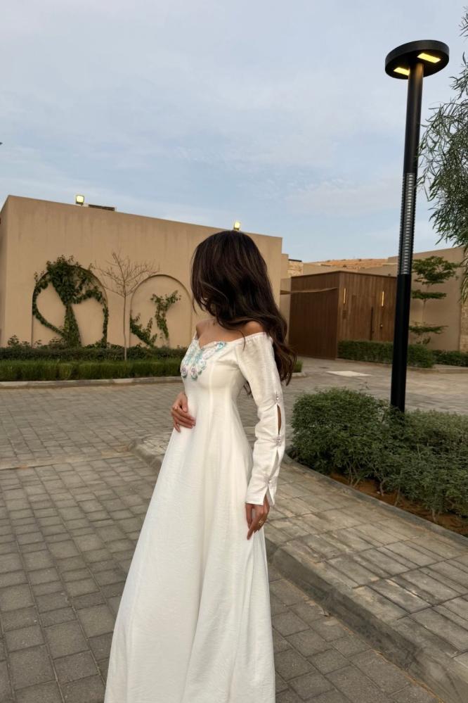 فستان الفراشة الصيفي اللون الأبيض