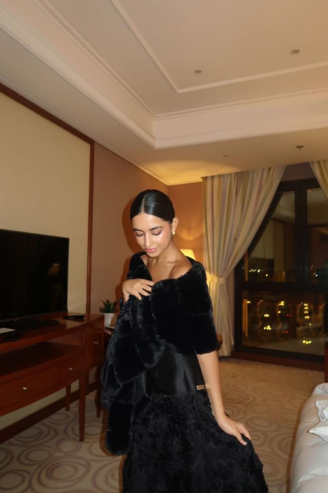 فستان الورد الاسود