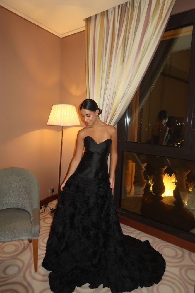 فستان الورد الاسود