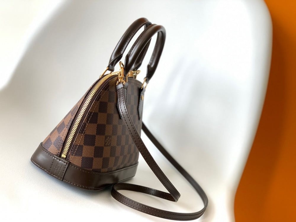 لوي فيتون مقاس 23.5 cm