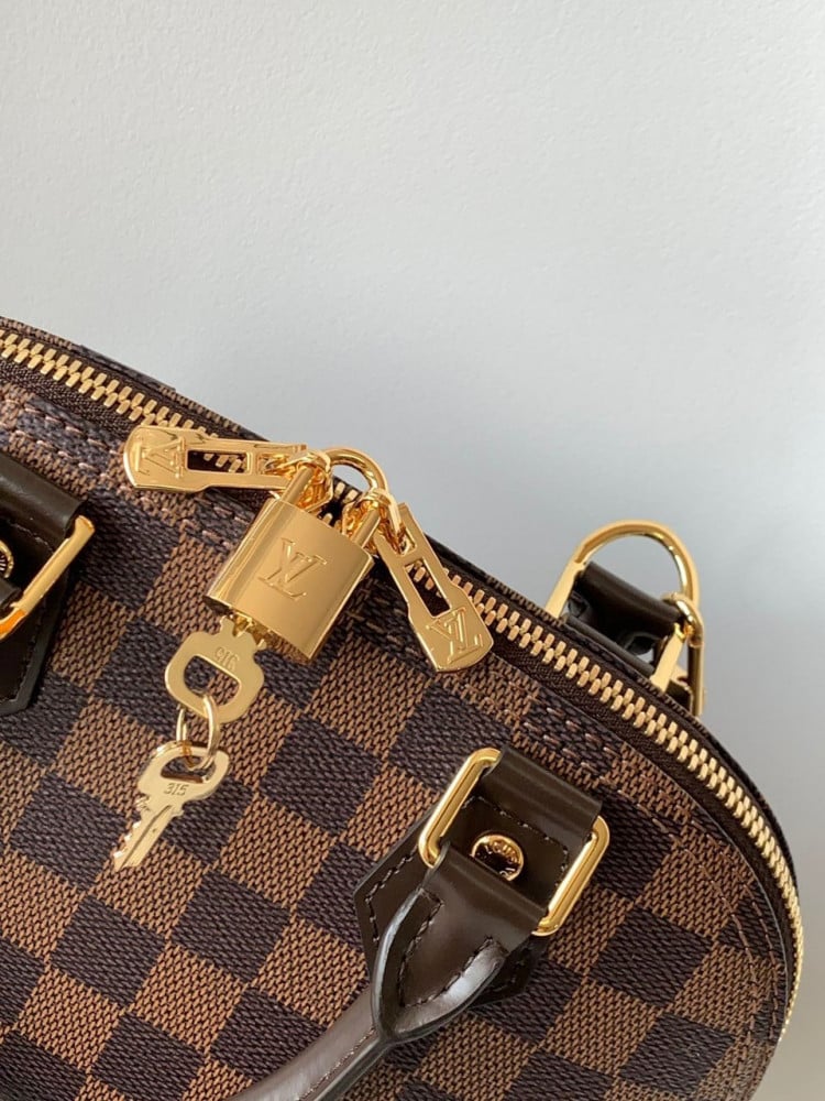 لوي فيتون مقاس 23.5 cm