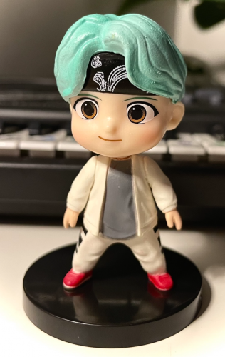 Tiny tan figure suga