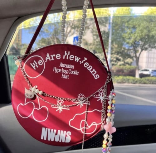 شنطة Newjeans أحمر