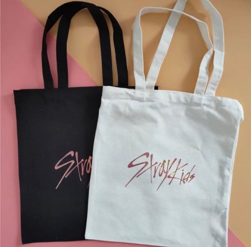 Tote bag Straykids  أسود بطباعة لامعة