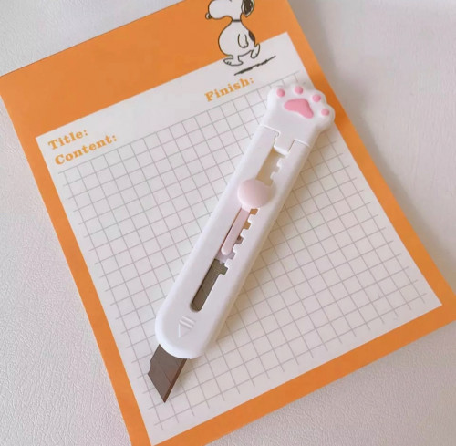 مشرط يد قطة ابيض