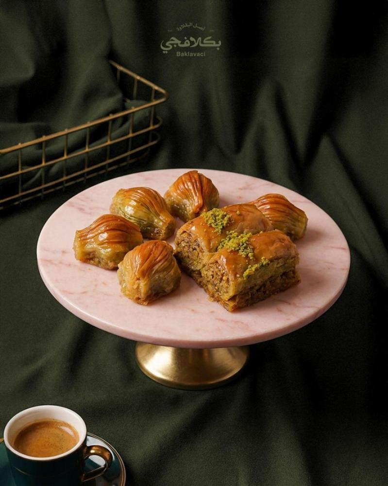 بكلافجي والقهوة العربية الثنائي الذي لا يقهر