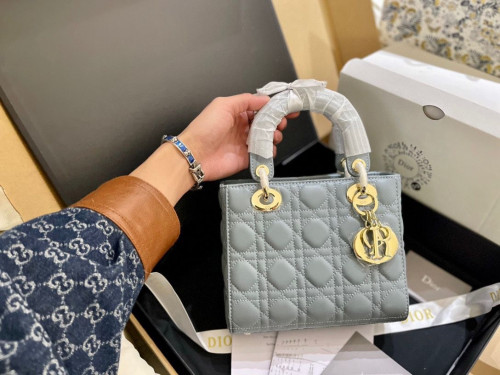 DIOR