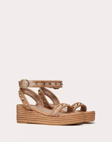 كعب valentino