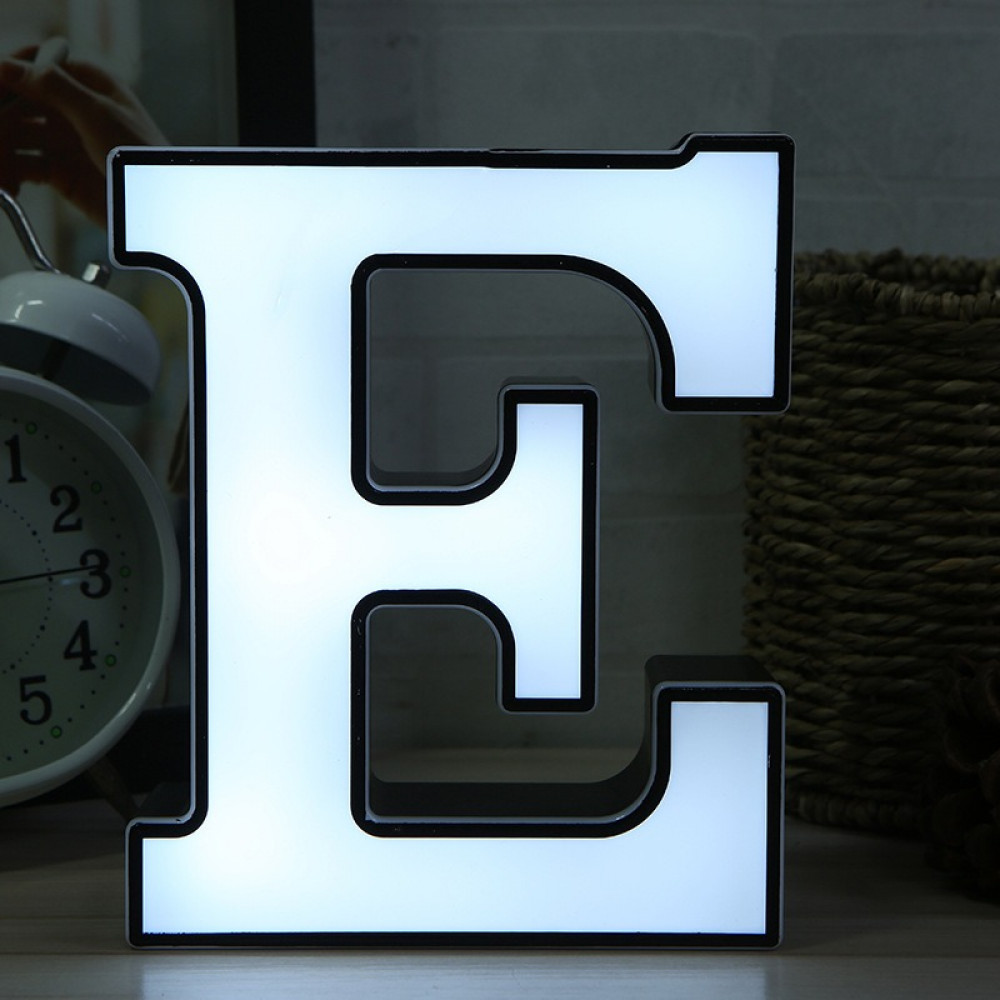 حروف مضيئة LED شحن USB حجم 18 سم