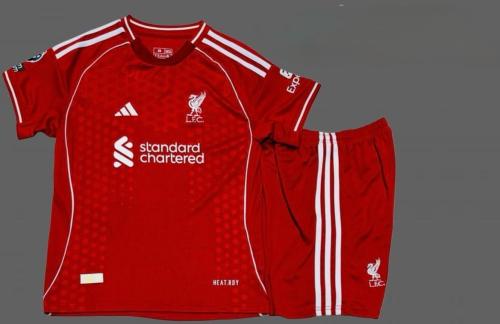 طقم ليفربول الاساسي تصميم 2026 ولادي