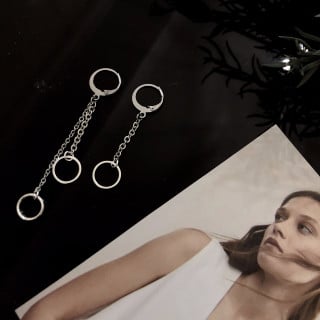 حلق دائري صغير بشكلين مختلفين فضي | Silver mini hoop earrings with different pair