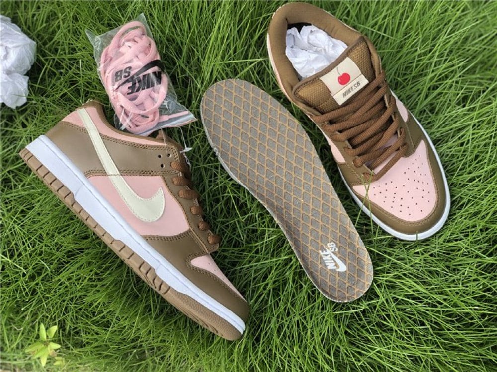 ＳＴＵＳＳＹ ＤＵＮＫ ＮＩＫＥ チェリーダンク ナイキ ダンク ２８ 