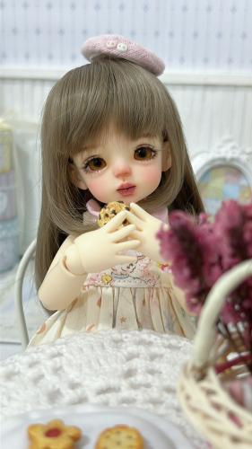 Luna doll