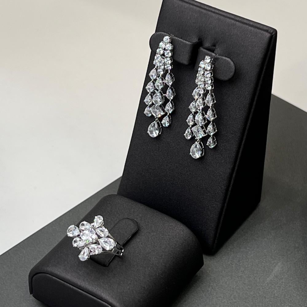 طقم ذهب ابيض عيار 18, مزين بالزيركون