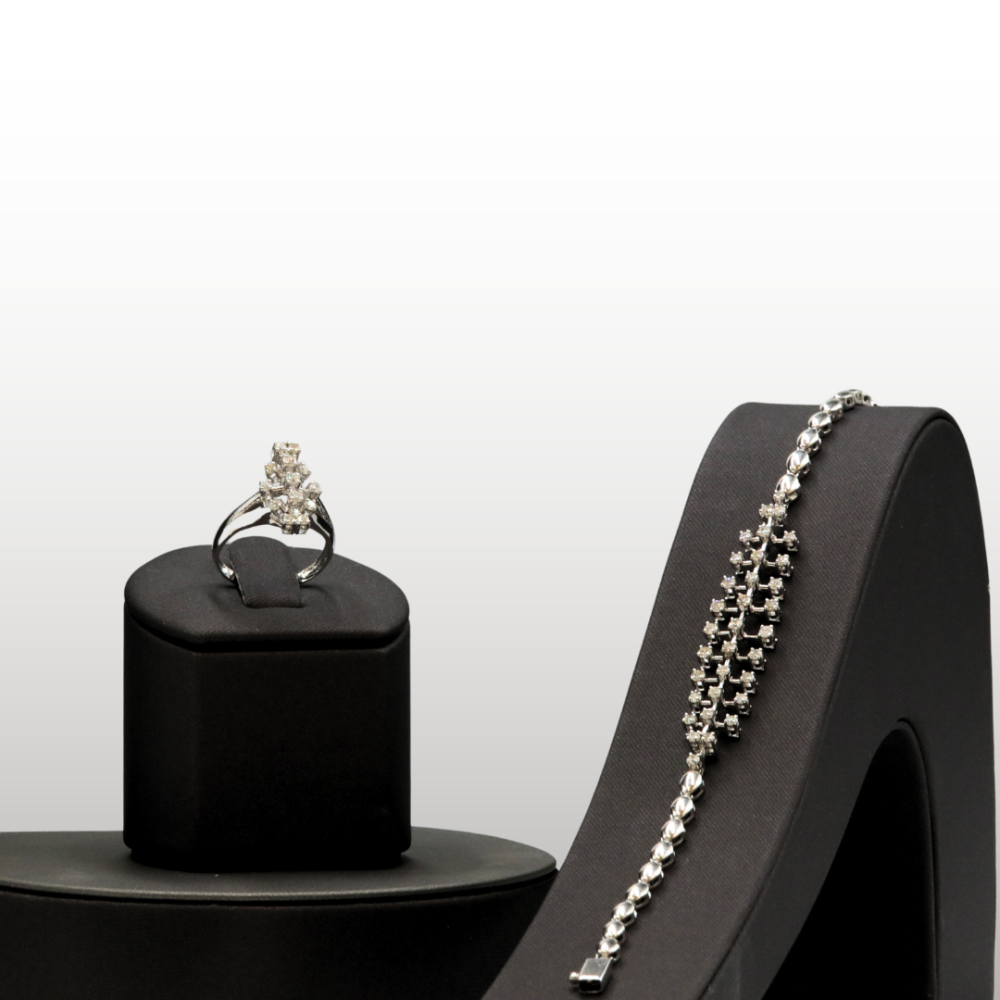 طقم الماس، ذهب عيار 18