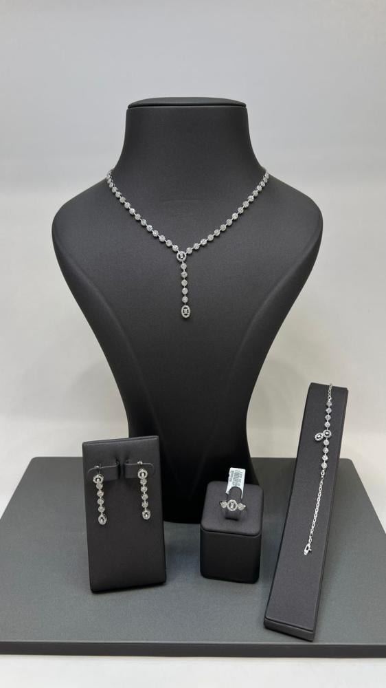 طقم الماس، ذهب عيار  18