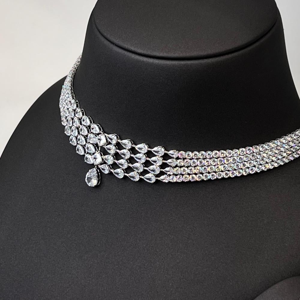 طقم ذهب ابيض عيار 18, مزين بالزيركون