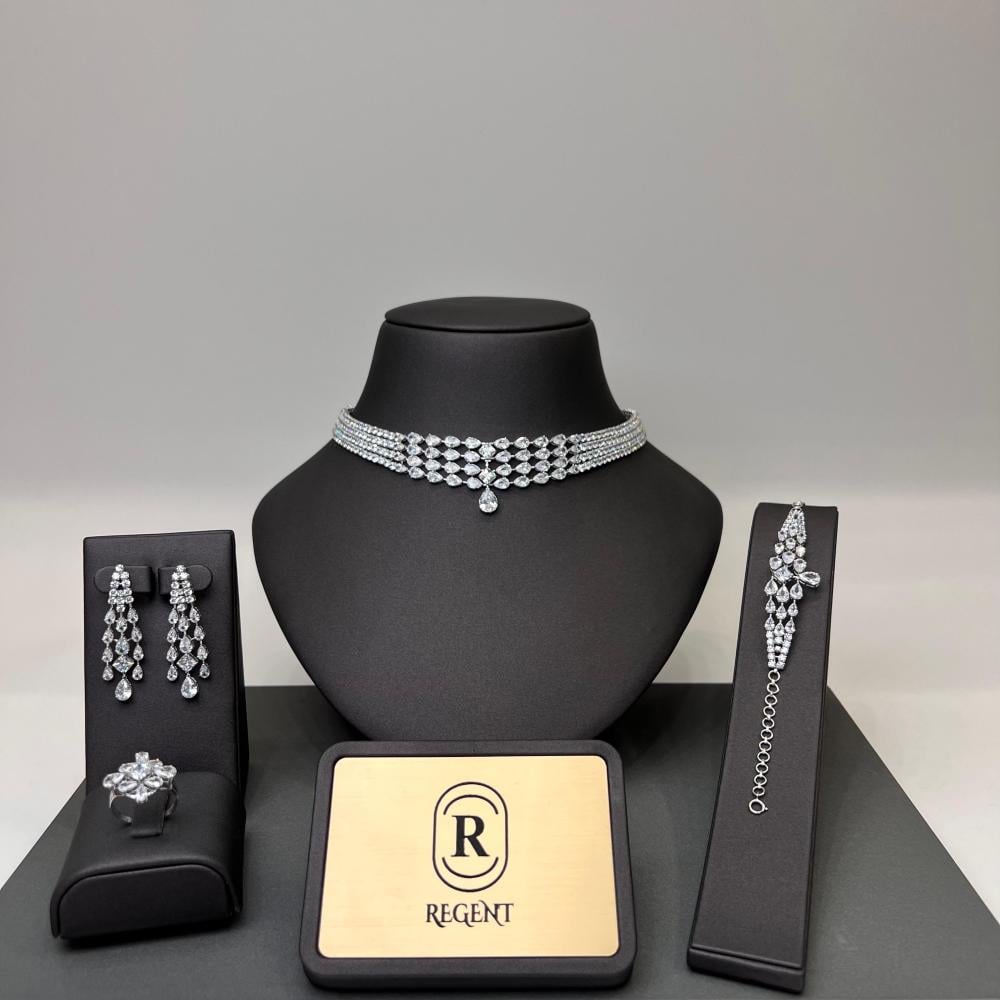 طقم ذهب ابيض عيار 18