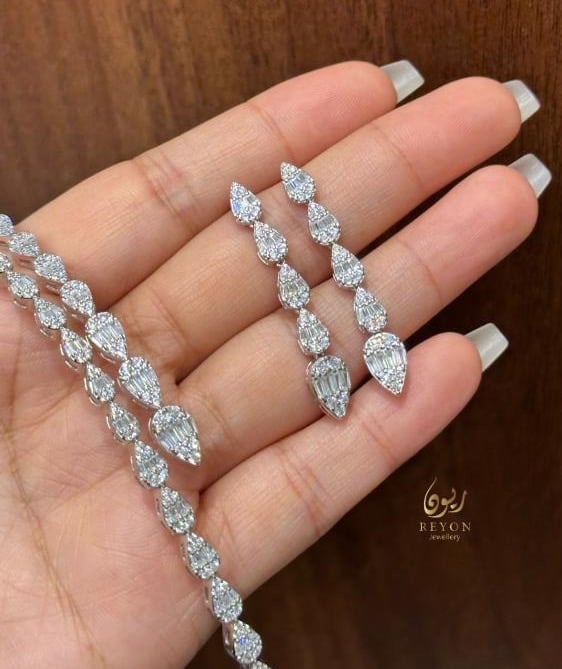 طقم فضة مرصع بالزركون السويسري تصميم الماس