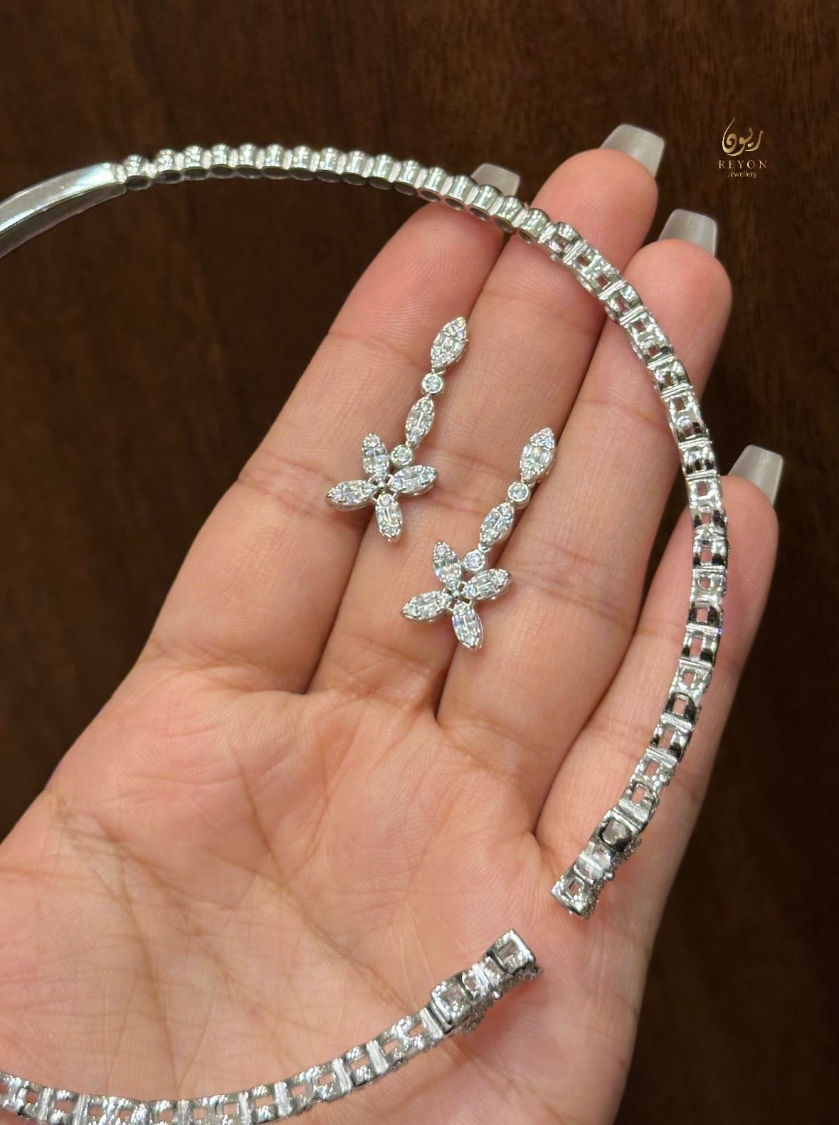 طقم فضة مرصع بالزركون السويسري تصميم الماس