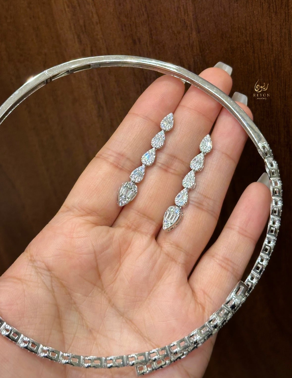 طقم فضة مرصع بالزركون السويسري تصميم الماس