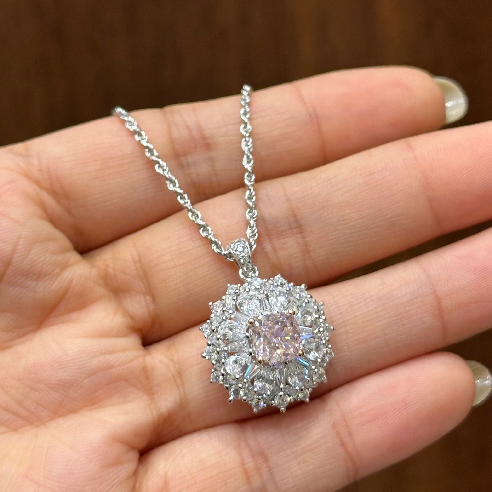 قلادة فضه تصميم الماس