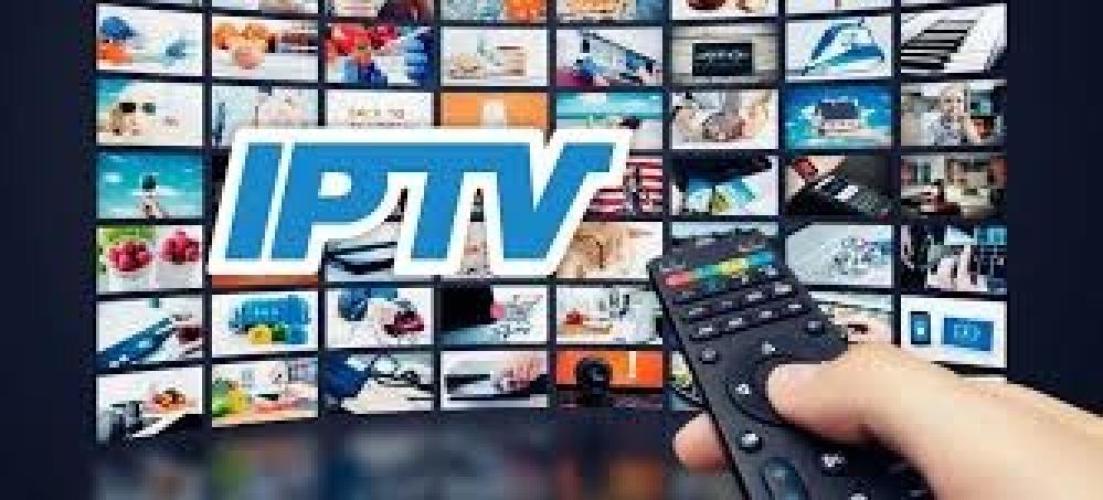 كيف IPTV يوفّر عليك مقارنة بالباقات التلفزيونية التقليدية؟